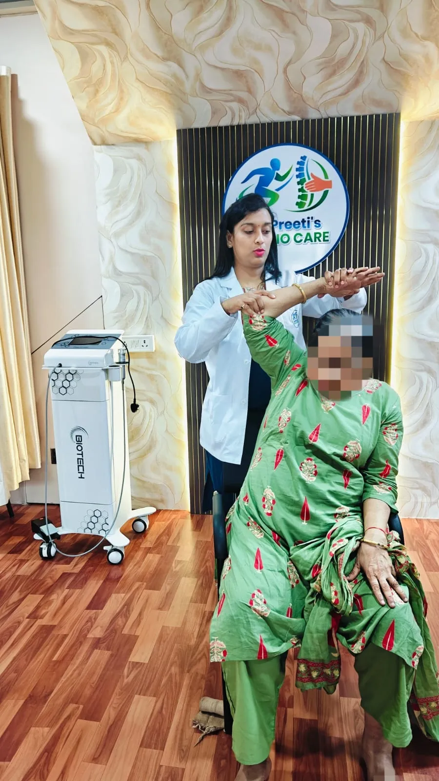 Patient receiving physiotherapy treatment at Dr. Preeti's Physio Care, Indore